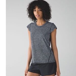 Lululemon Sunaway Runaway Short Sleeve
Freckle Flower Black White Size 6